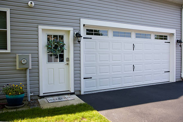 24/7 Emergency Garage Door Panel Replacement experts in Mazomanie, WI
